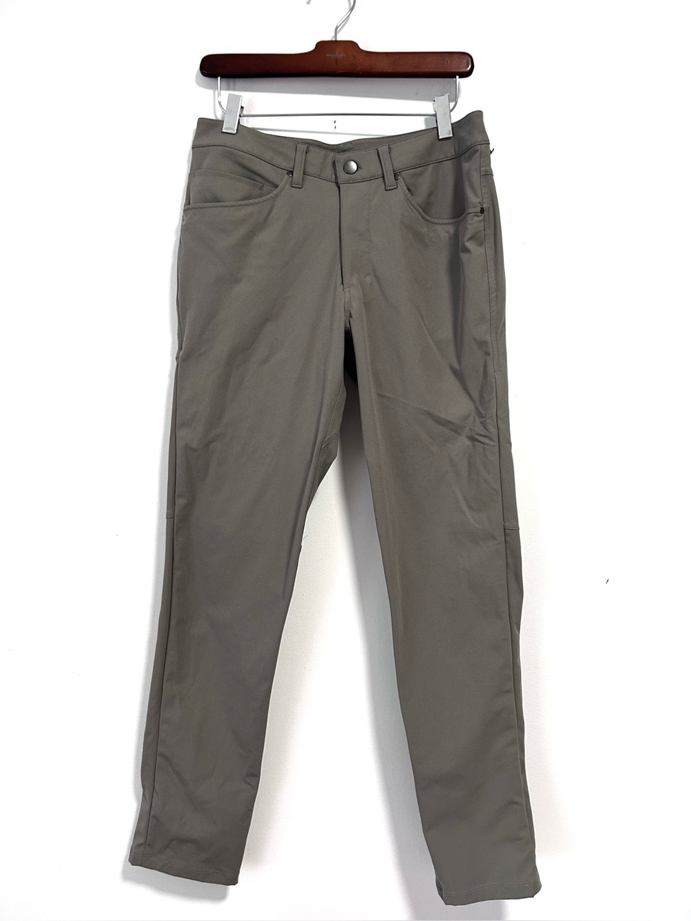 Lululemon ABC Slim-Fit 5 Pocket Pant 30L
Warpstreme Men’s Size 30 LM5AD9S